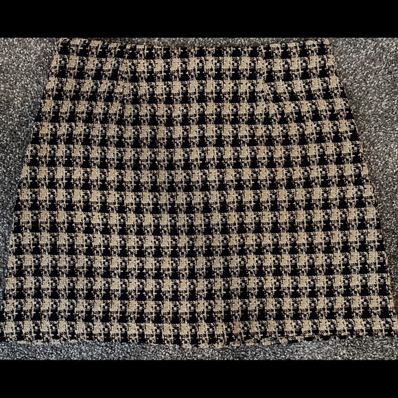 XS Zara patterned skirt with buttons - Picture 2 of 9